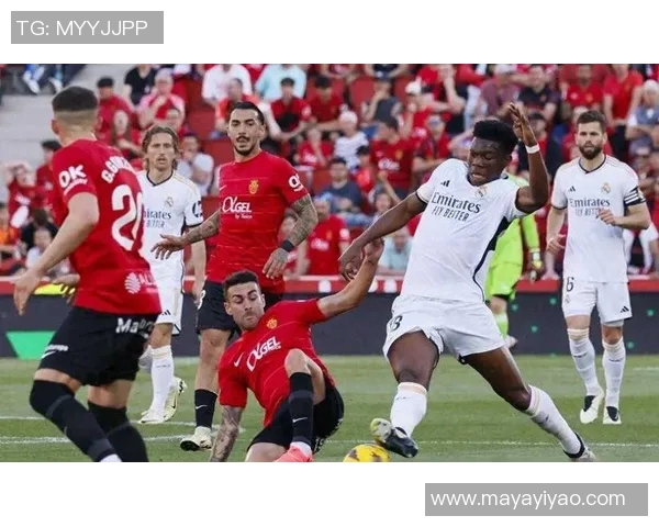 西甲赛场惊现冷门曼联狂胜热刺引发全场轰动解析